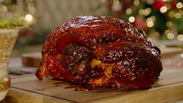 Neven's sticky apricot &amp; ginger glazed ham