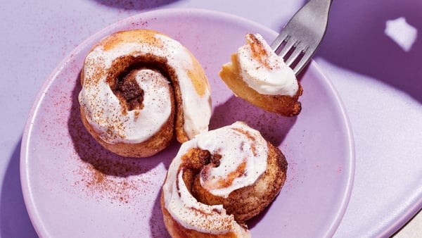 Cinnamon buns in an air fryer recipe